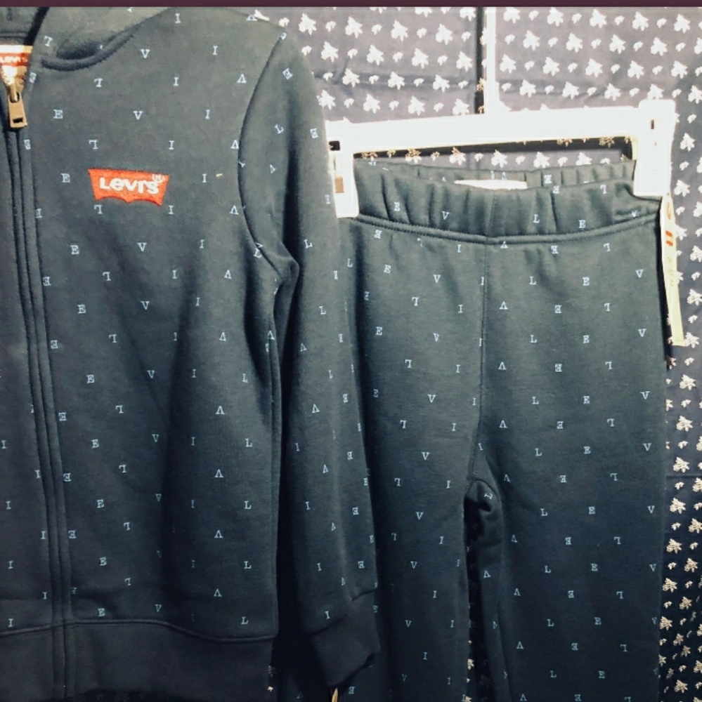 Levi sweat suite